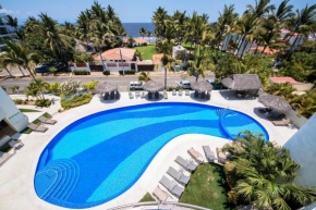Tropical Beachfront Private Balcony and BBQ Pool